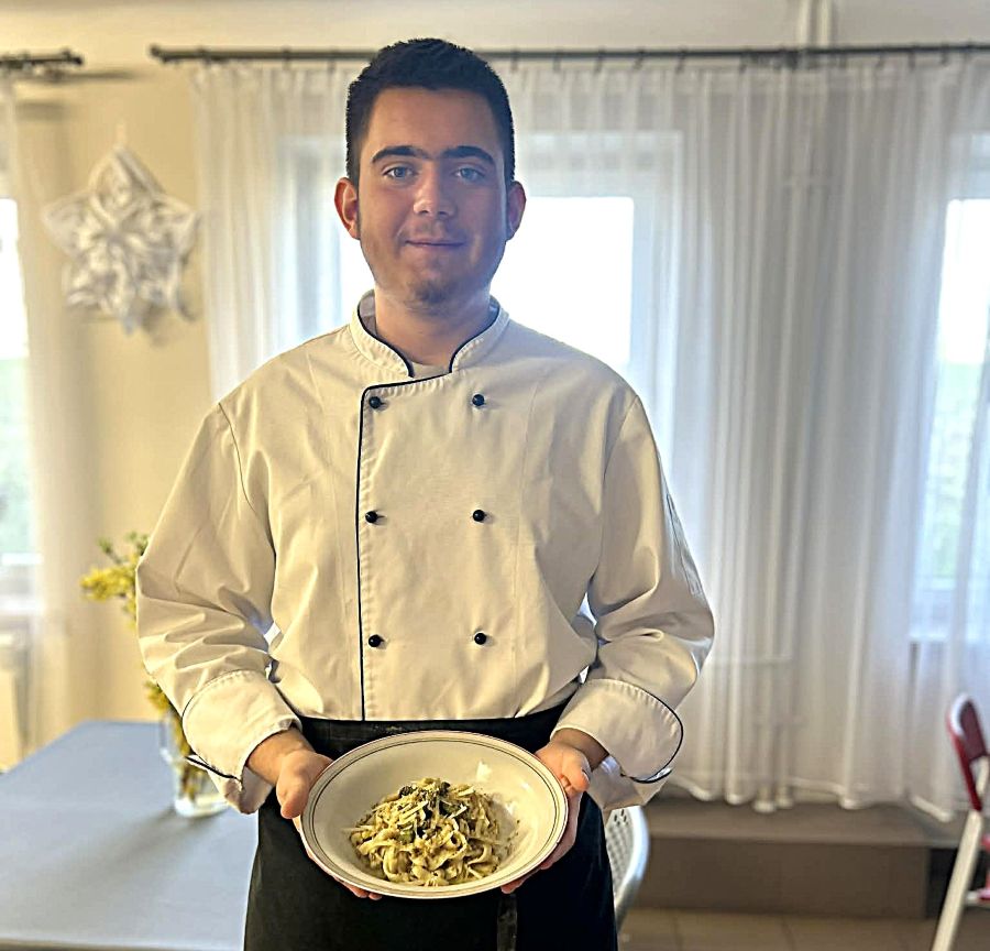 Smaki Mazowsza. Tagiatelle z pistacjami i szparagami